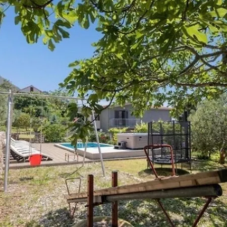 Tatil Evi Family Friendly House With A Swimming Pool - 25197 Omiš