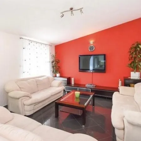 Family Friendly House With A Swimming Pool - 25197